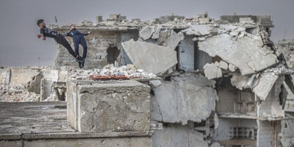 IDLIB, SYRIA - FEBRUARY 24: Young people, who are fond of parkour sports, train at ruined building due to the Assad regime attacks, as youngsters turn wreckage into a training parkour for themselves in Idlib, Syria on February 24, 2022. (Photo by Muhammed Said/Anadolu Agency via Getty Images)