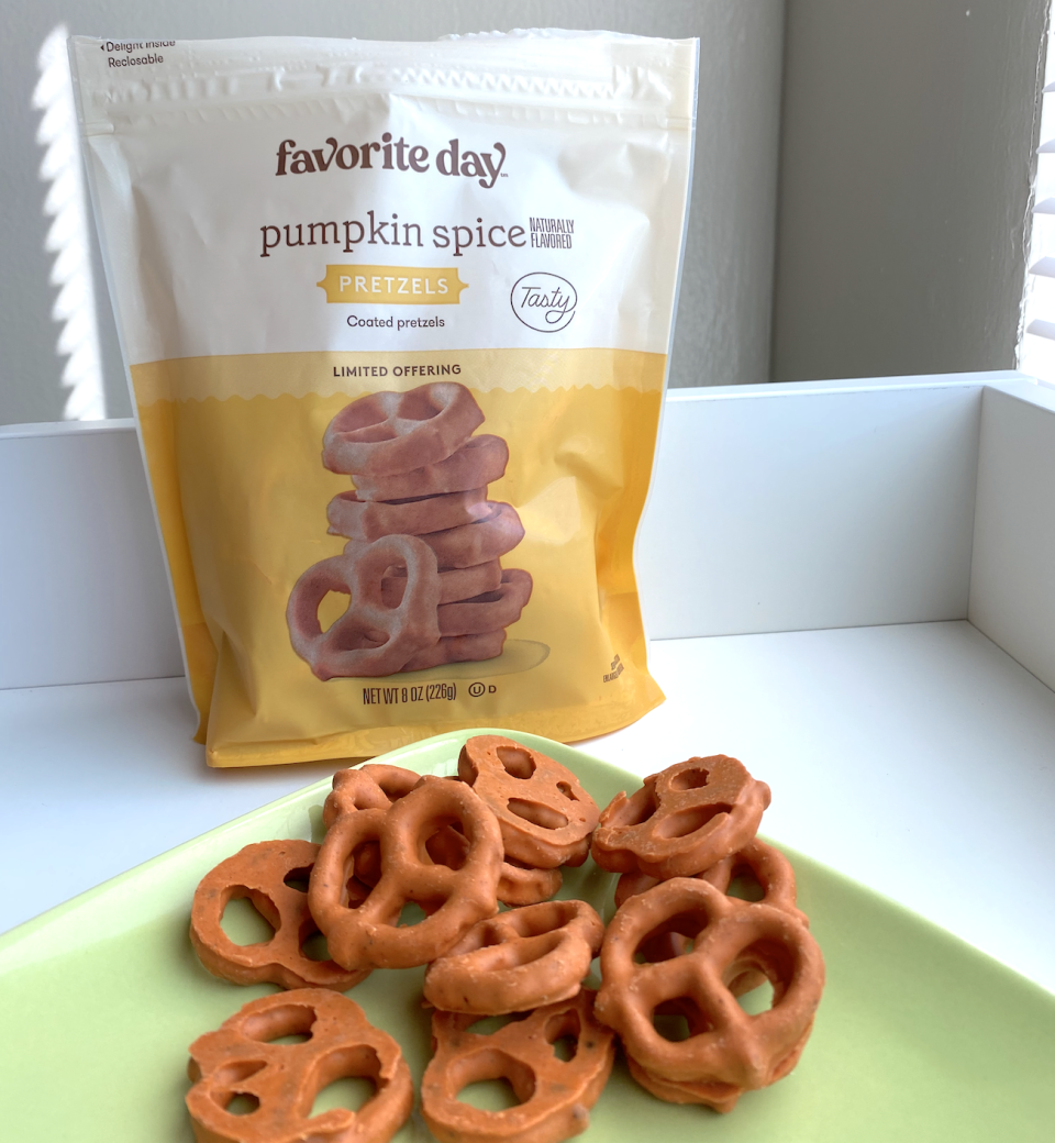 Pumpkin Spice Pretzels