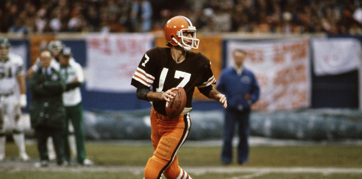 Browns quarterback Brian Sipe drops back to pass against the New York Jets at Cleveland Municipal Stadium, Dec. 7, 1980.