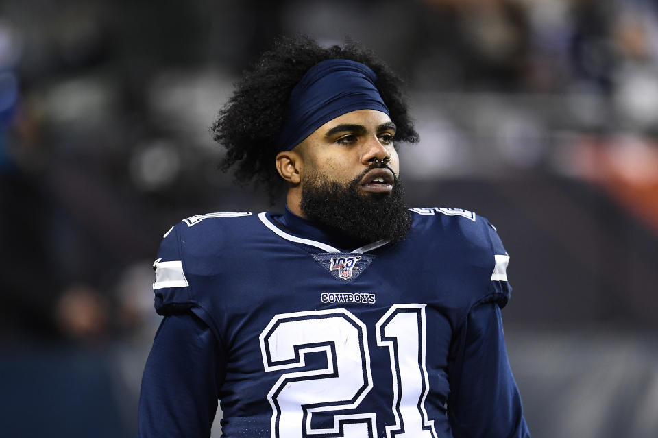 CHICAGO, ILLINOIS - DECEMBER 05:  Ezekiel Elliott #21 of the Dallas Cowboys participates in warmups prior to a game against the Chicago Bears at Soldier Field on December 05, 2019 in Chicago, Illinois.  The Bears defeated the Cowboys 31-24.  (Photo by Stacy Revere/Getty Images)