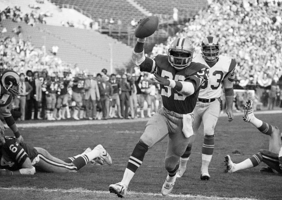 Tony Dorsett of Dallas Cowboys holds up the ball after scoring in the third period against the Los Angeles Rams in the NFC Championship game in Los Angeles, Jan. 7, 1979.