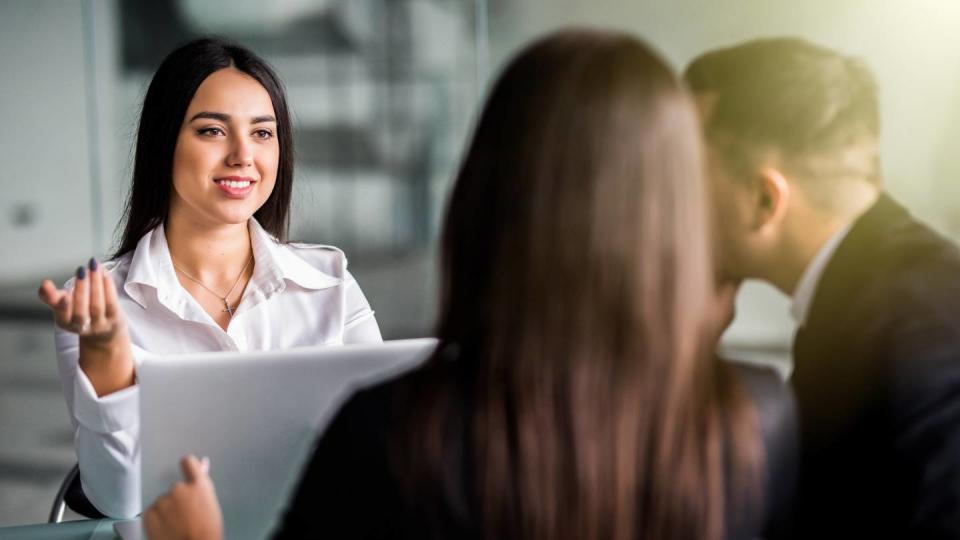 conseiller bancaire et ses clients