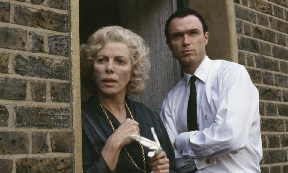 Billie Whitelaw and Gary Kemp Violet Kray and Ronnie, a violent Kray.