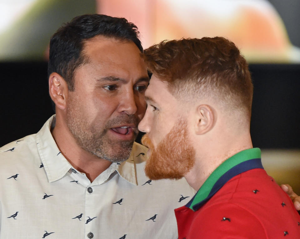 Golden Boy CEO Oscar De La Hoya (left) threatened to stop negotiating a rematch between Canelo Alvarez (right) and GGG, but a deal was done on Wednesday. (Getty Images)