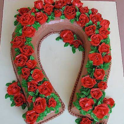 Horseshoe Rose Wreath Cake