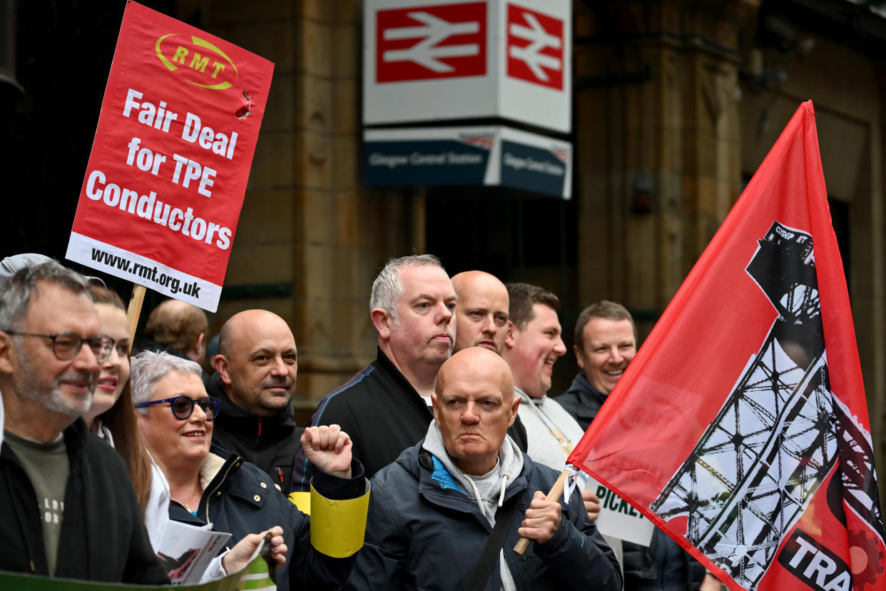 GLASGOW, SCOTLAND - JUNE 21: Striking rail staff picket outside Central Station on June 21, 2022 in Glasgow, Scotland. The biggest rail strikes in 30 years started on Monday night with trains cancelled across the UK for much of the week. The action is being taken by Network Rail employees plus onboard and station staff working for 13 train operators across England. Thousands of jobs are at risk in maintenance roles and ticket office closures were planned as well as pay freezes during the cost of living crisis, says the RMT union. (Photo by Jeff J Mitchell/Getty Images)