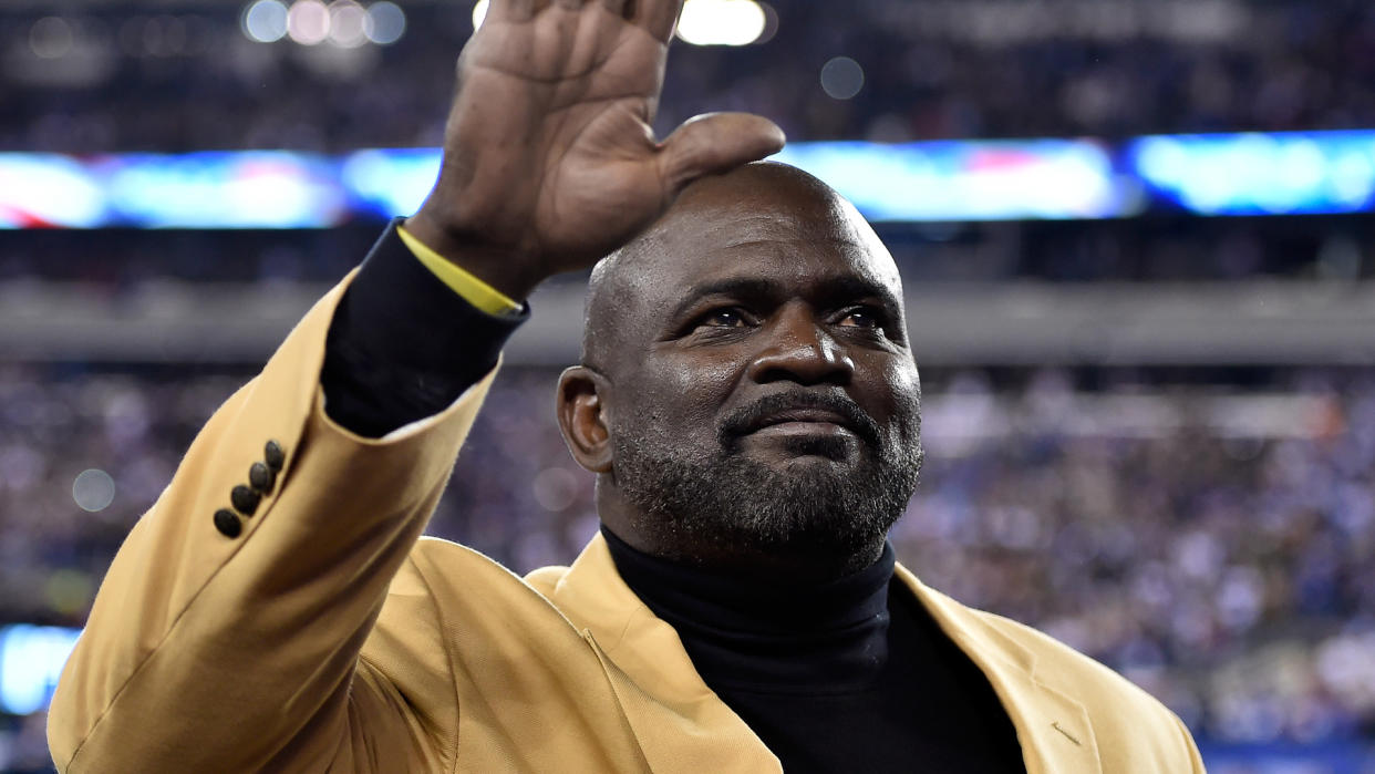 EAST RUTHERFORD, NJ - NOVEMBER 03:  Former New York Giants player Lawrence Taylor waves to the crowd prior to their game against the Indianapolis Colts at MetLife Stadium on November 3, 2014 in East Rutherford, New Jersey.