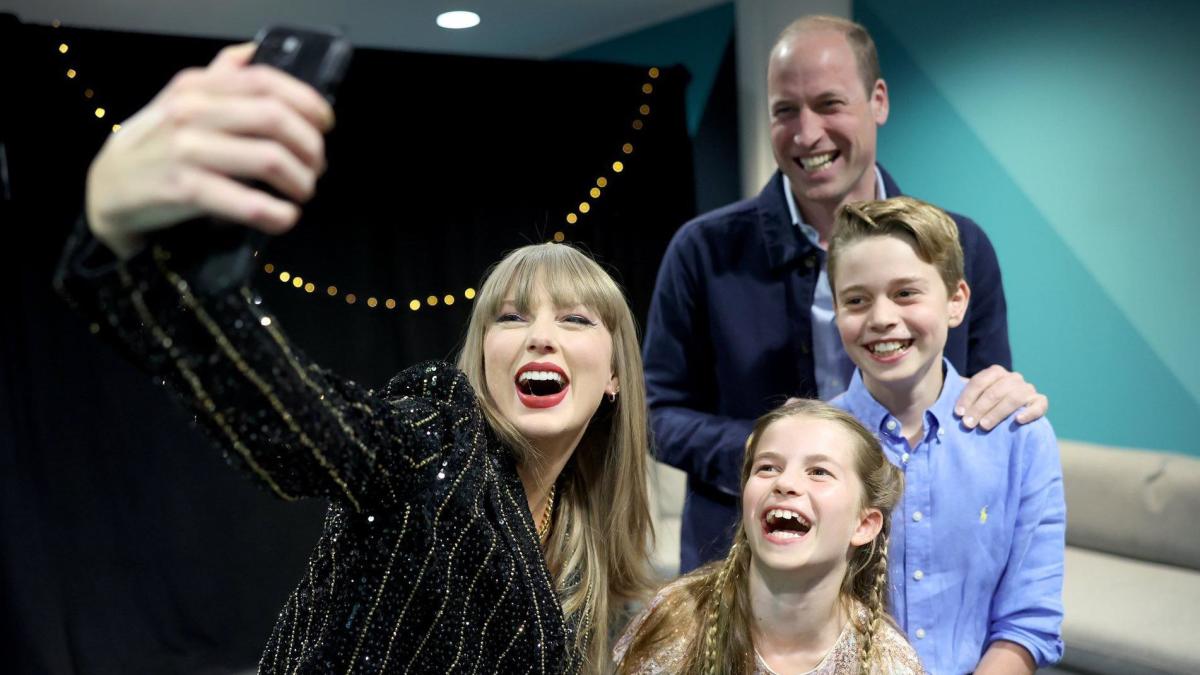 Taylor Swift takes royal selfie at concert in London