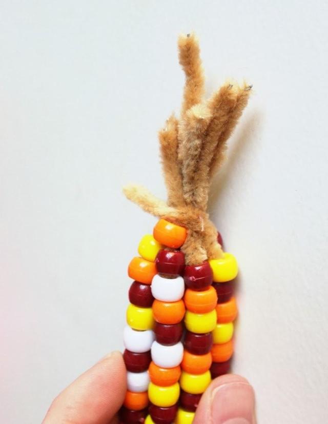 Easy Thanksgiving Crafts to Keep Kids Entertained on Thanksgiving