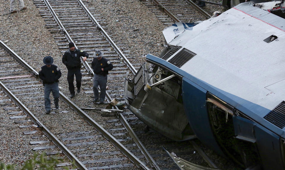 <p>Authorities investigate the scene of a fatal Amtrak train crash in Cayce, South Carolina, Feb. 4, 2018. (Photo: Tim Dominick/The State via AP) </p>