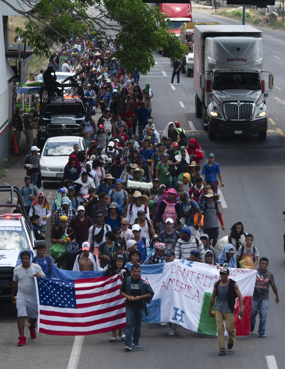 Central American migrants, part of the caravan hoping to reach the U.S. border, move on a road in Tapachula, Chiapas State, Mexico, Thursday, March 28, 2019. A caravan of about 2,500 Central Americans and Cubans is currently making its way through Mexico's southern state of Chiapas. (AP Photo/Isabel Mateos)