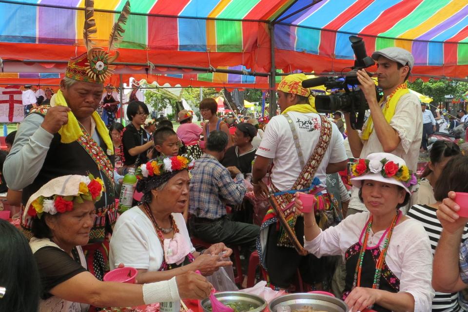 尚若白記錄臺灣傳統的婚禮慶典。