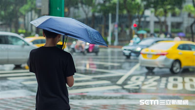 中秋連假天氣不穩。(示意圖／記者陳弋攝影)