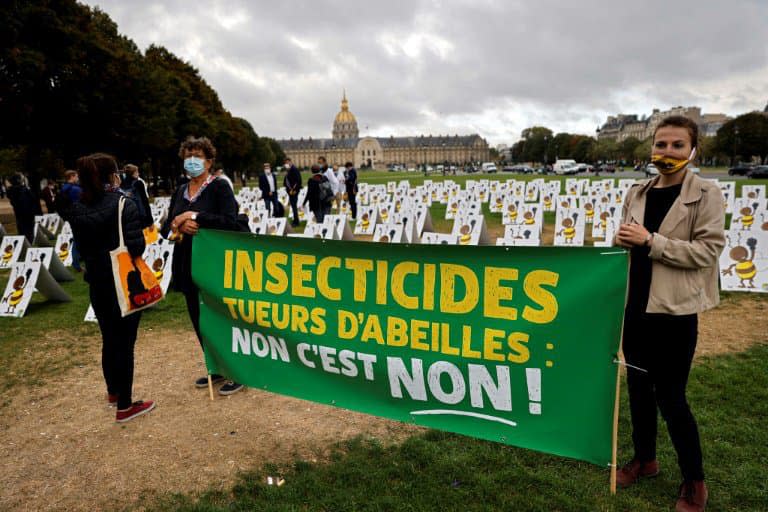 Manifestation aux Invalides le 23 septembre 2020 contre l'usage des néonicotinoïdes - Thomas COEX © 2019 AFP