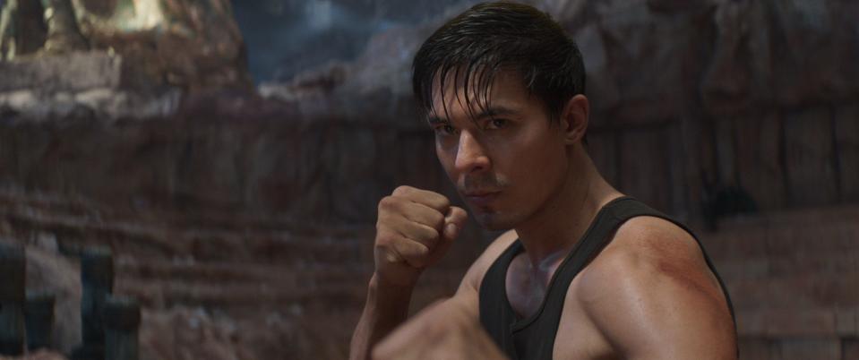 Lewis Tan comes up swinging as Cole Young in "Mortal Kombat."