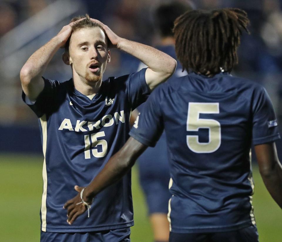 Akron's Johnny Fitzgerald reacts to a missed shot against Notre Dame as teammate Malik Henry reaches out to him in the first half, Tuesday, Sept. 19, 2023.