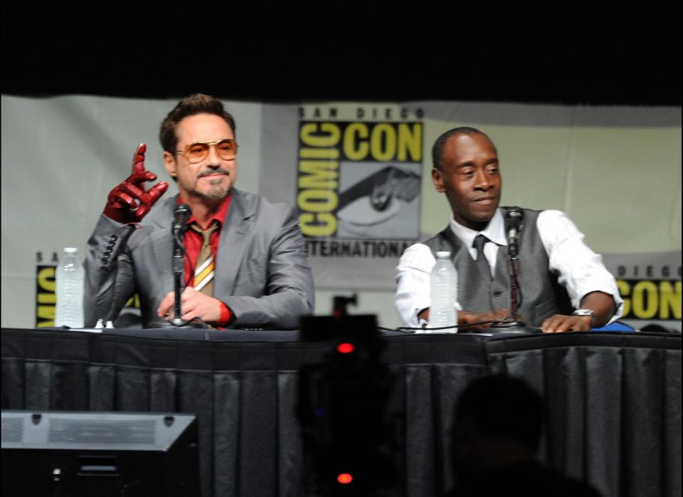 Robert Downey Jr. y Don Cheadle durante la conferencia de la cinta.  (Kevin Winter/Getty Images)