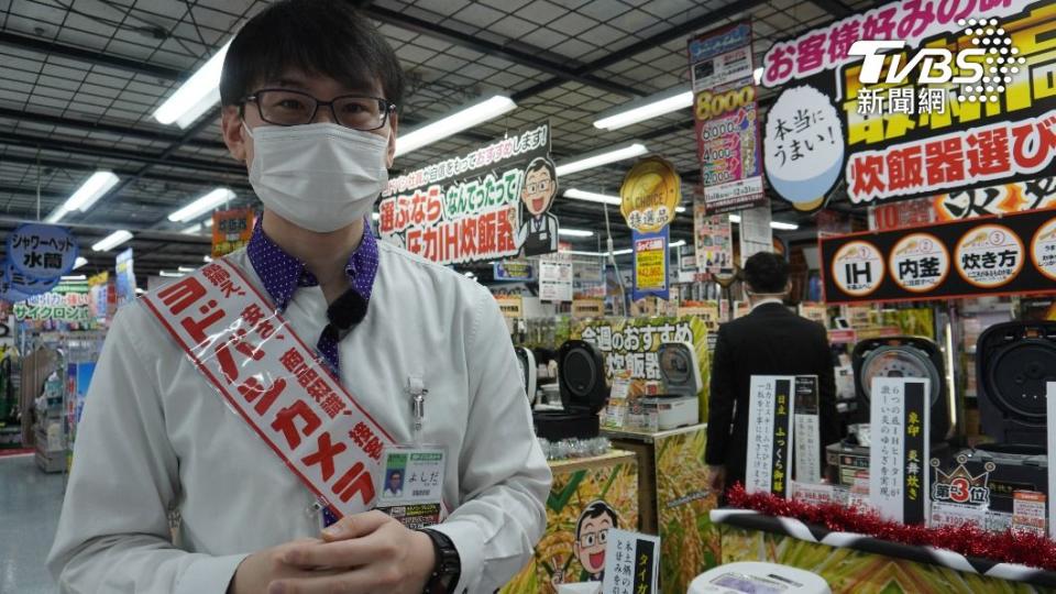 Yodobashi 新宿西口本店 吉田寬幸向《TVBS新聞網》分享，最近賣場中的台灣人增加不少。（圖／葉韋辰攝）