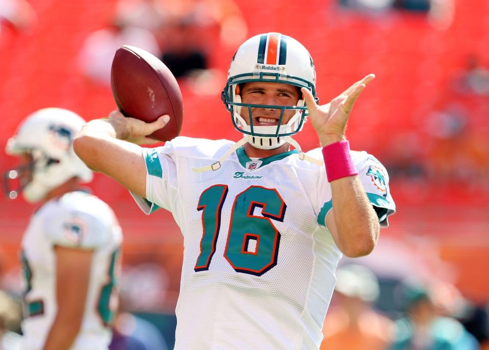 MIAMI - OCTOBER 04:  Quarterback Tyler Thigpen #16 of the Miami Dolphins throws during pre-game against the Buffalo Bills at Land Shark Stadium on October 4, 2009 in Miami, Florida. Thigpen joined the team this week after quarterback Chad Pennington #10 went down with a season ending shoulder injury. (Photo by Doug Benc/Getty Images)