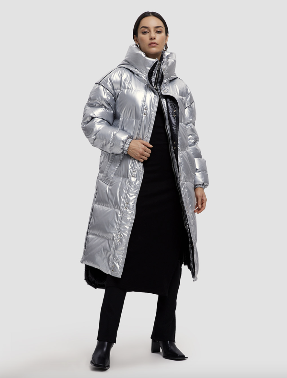 Lattelier Maxi Shiny Puffer Jacket in silver with black boots