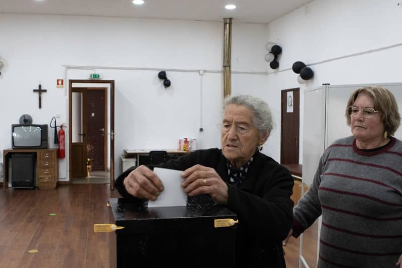 A woman casts her vote at a polling station at a rural parish for parliamentary elections in Portugal. Cristian Leyva/ZUMA Press Wire/dpa