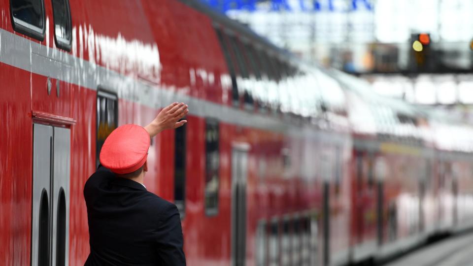 Ein Regionalzug am Berliner Hauptbahnhof.