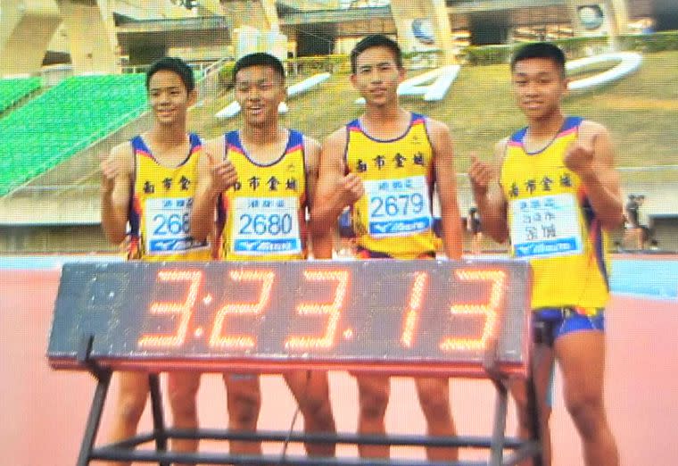 國男4x400m接力預賽，南市金城國中吳威翰／戴偉智／楊子慶／戴偉勛以3:23.13破大會。鍾登傑／提供。