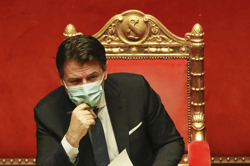 失去國會多數優勢，義大利總理孔蒂26日遞交辭呈，以期重組政府。（AP）