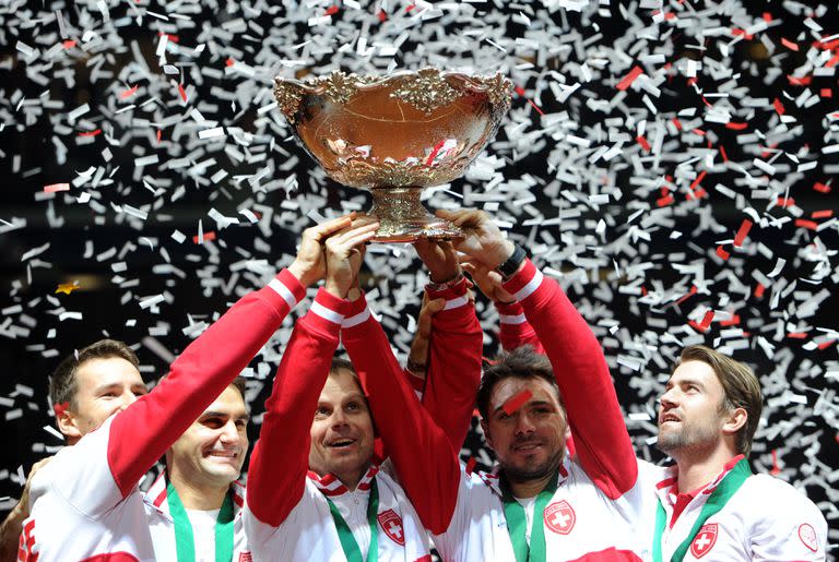 Suiza campeón de la Copa Davis 2014: Marco Chiudinelli, Federer, el capitán Severin Luthi, Stan Wawrinka y Michael Lammer.