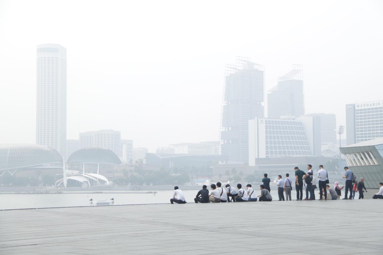 Haze seen along the Singapore River on 19 September 2019. (PHOTO: Dhany Osman / Yahoo News Singapore)