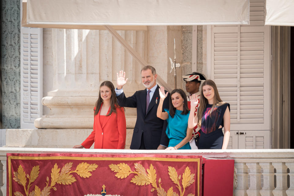 La famille royale a salué au balcon