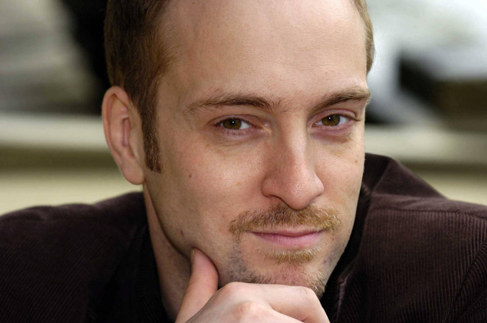 Derren Brown May 2005 Illusionist magician mind control 2000s Portrait studio picture