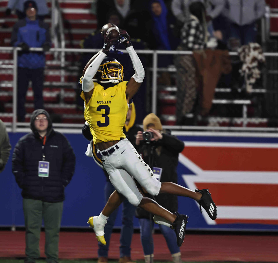 Moeller defensive back Karson Hobbs (3) is committed to Notre Dame.