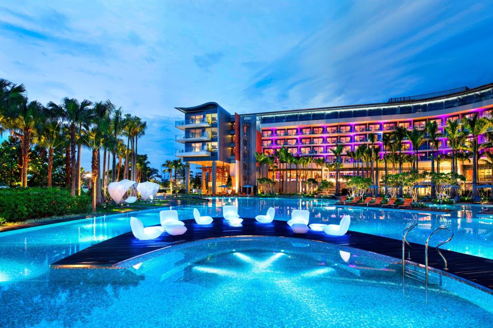 WET pool at W Singapore - Sentosa Cove. (Photo: Marriott)