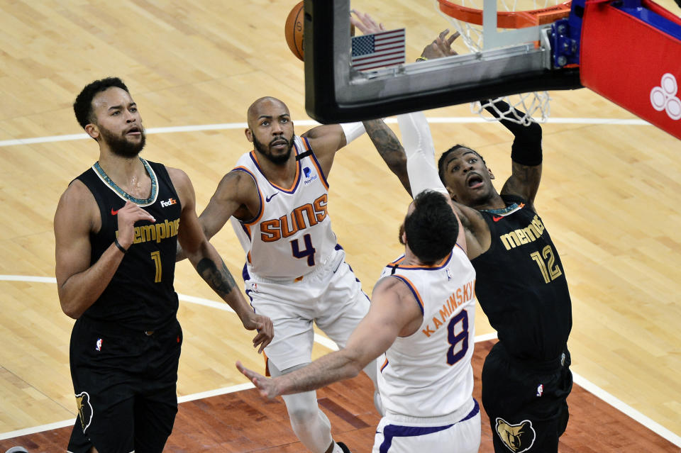 Memphis Grizzlies forward Kyle Anderson (1), Phoenix Suns guard Jevon Carter (4), forward Frank Kaminsky (8), and guard Ja Morant (12) reach for the ball in the second half of an NBA basketball game Monday, Jan. 18, 2021, in Memphis, Tenn. (AP Photo/Brandon Dill)