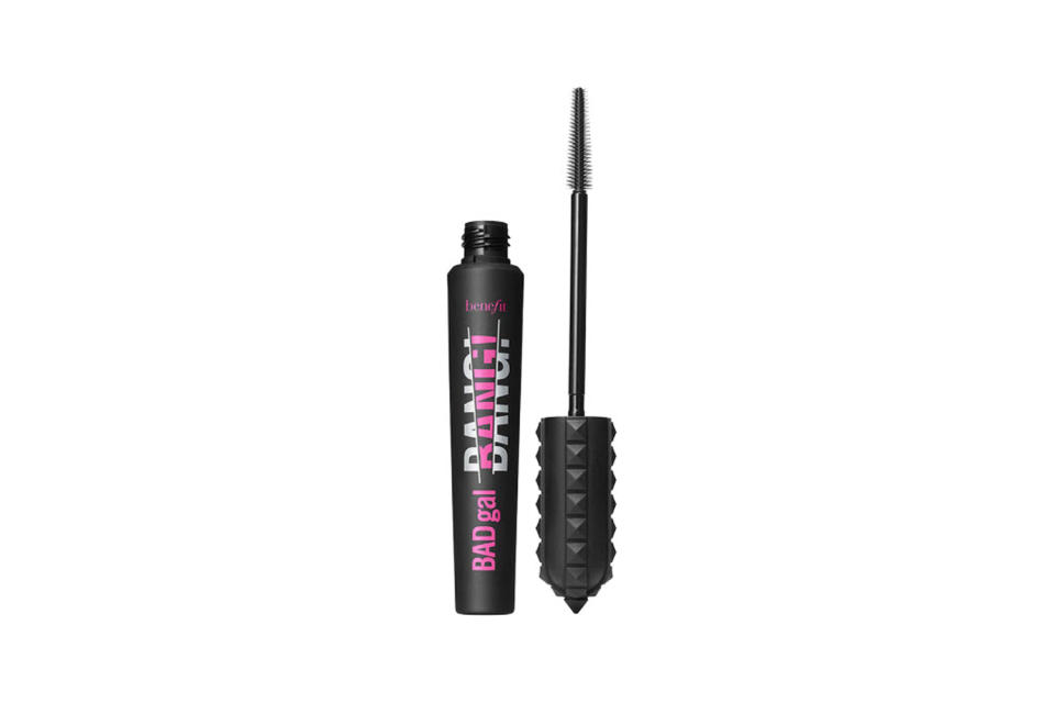 Die “Badgal Bang!”-Mascara hält bis zu 36 Stunden lang. (Bild: Benefit)