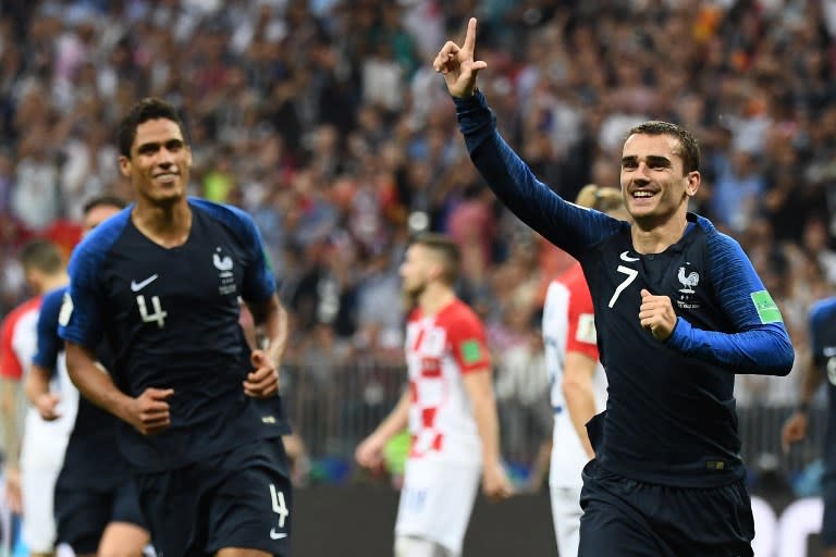 <p>Le deuxième but français est l’œuvre d’Antoine Griezmann, qui a transformé un pénalty suite à une main de Perisic et après l’appel à la VAR. </p>