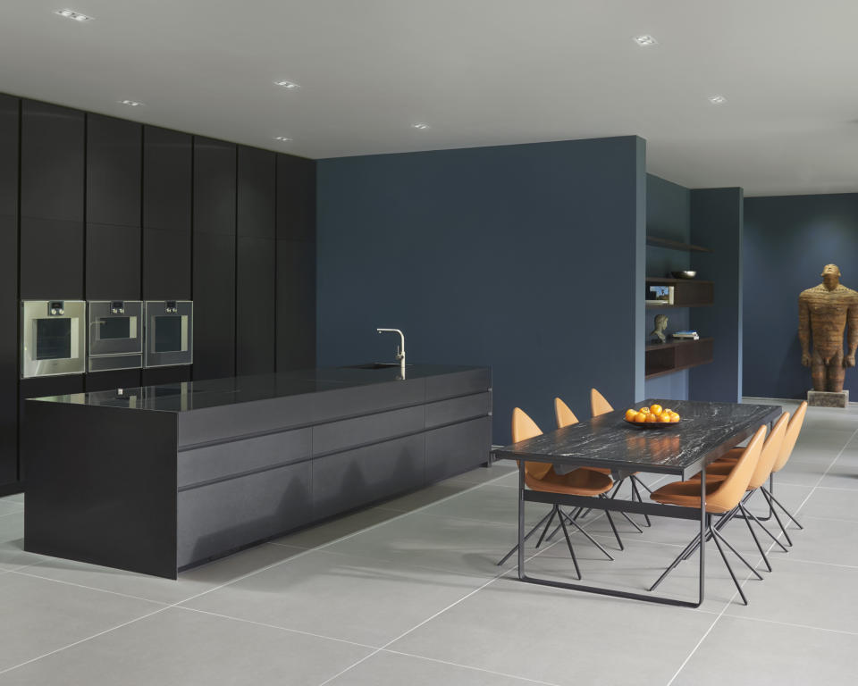 LOVE CONTEMPORARY? BLACK IS BACK