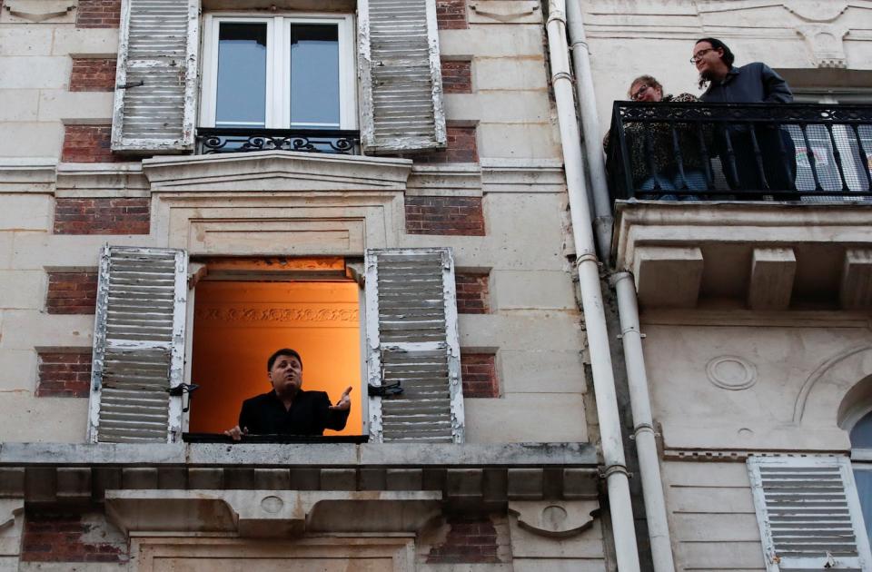 paris singing balcony coronavirus lockdown