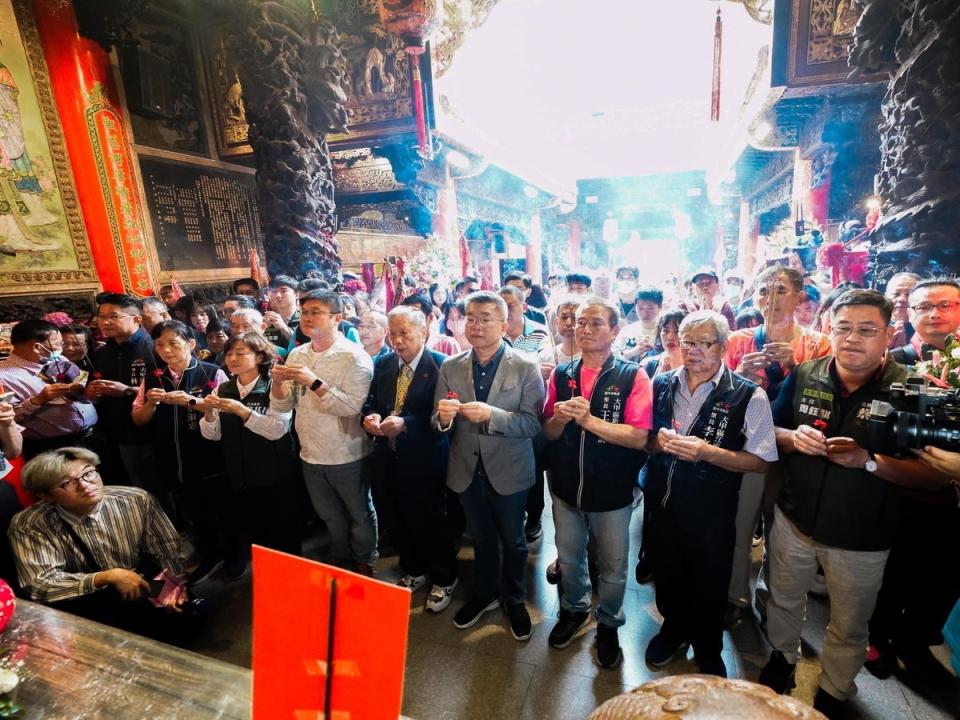 大甲鎮瀾宮媽祖遶境進香活動，訂今晚 11 時起駕。蔡其昌表示，自己每年都會準備點心站服務信眾，呼籲參拜應以宗教角度理解，勿「牽扯東牽扯西」。   圖：取自蔡其昌臉書