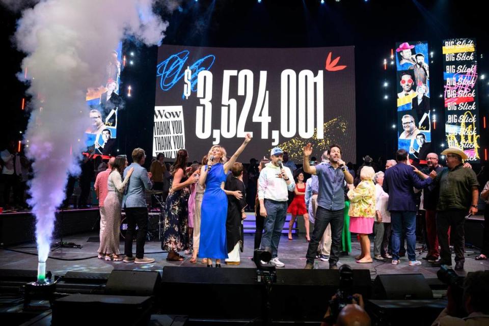 Big Slick hosts Heidi Gardner, from left, Jason Sudeikis, Paul Rudd, Rob Riggle (turned away) and Eric Stonestreet (at right) celebrate a record total raised for Children’s Mercy earlier this year.
