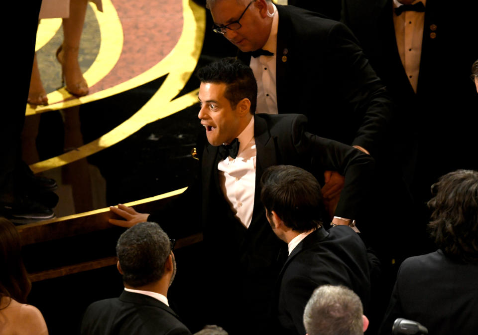 Ups! So hatte sich Rami Malek seinen Oscar-Auftritt sicher nicht vorgestellt. (Bild: Kevin Winter/Getty Images)