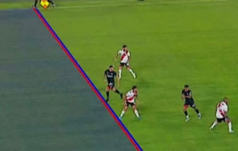 Según esta imagen del VAR, Ávalos estaba en posición adelantada y por anularon el 2 a 2 agónico de Argentinos ante River, que marcó Heredia.