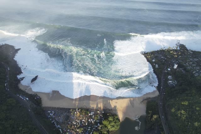 Big Swells Bring in the New Year - Hawaii Real Estate Market & Trends