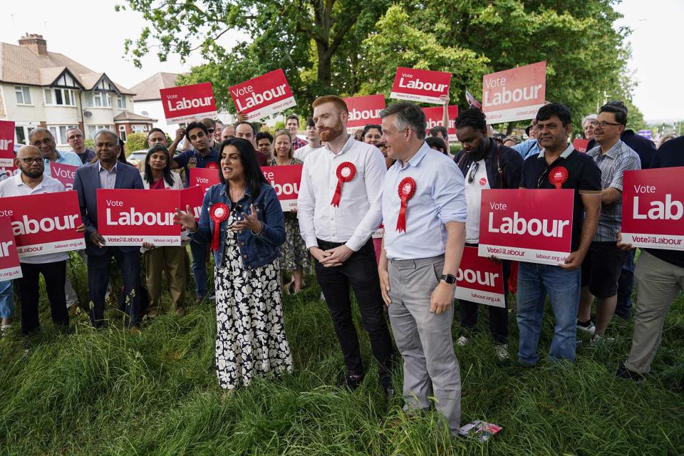 2023年6月10日，工黨候選人丹尼·比爾斯(Danny Beales)在倫敦烏克斯布里奇和南萊斯利普選區舉行的集會上。攝：Andrew Matthews/PA Images via Getty Images