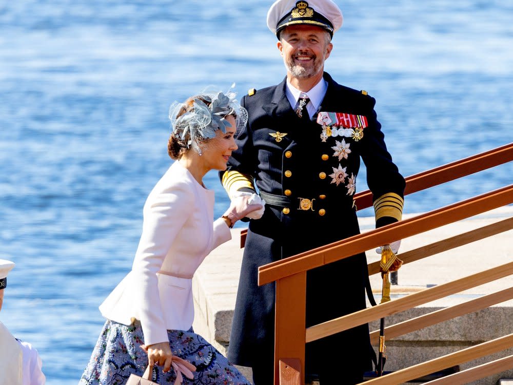 Frederik und Mary von Dänemark strahlen bei ihrer Ankunft in Norwegen. (Bild: © ddp images/PPE/Nieboer)