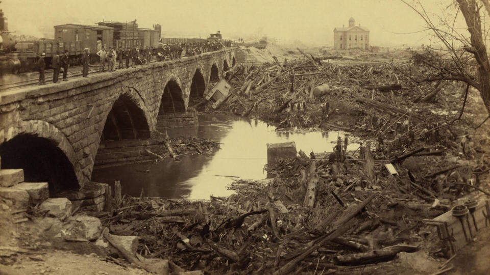 Debris at Pennsylvania Railroad stone bridge, after the Johnstown Flood of May 31, 1889.