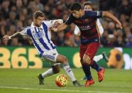 Football Soccer - Barcelona v Real Sociedad - Spanish Liga BBVA - Camp Nou, Barcelona, Spain - 28/11/15 Barcelona's Luis Suarez and Real Sociedad's Inigo Martinez in action REUTERS/Albert Gea