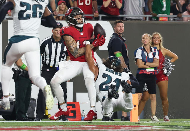 Eagles vs. Buccaneers odds, prediction: Fade Jalen Hurts on 'MNF'