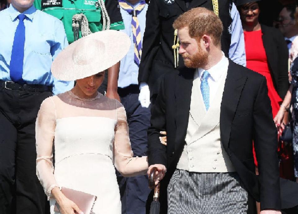 英國哈利王子（圖右）將參加父親查爾斯三世加冕典禮，他妻子梅根（圖左）將不會出席。